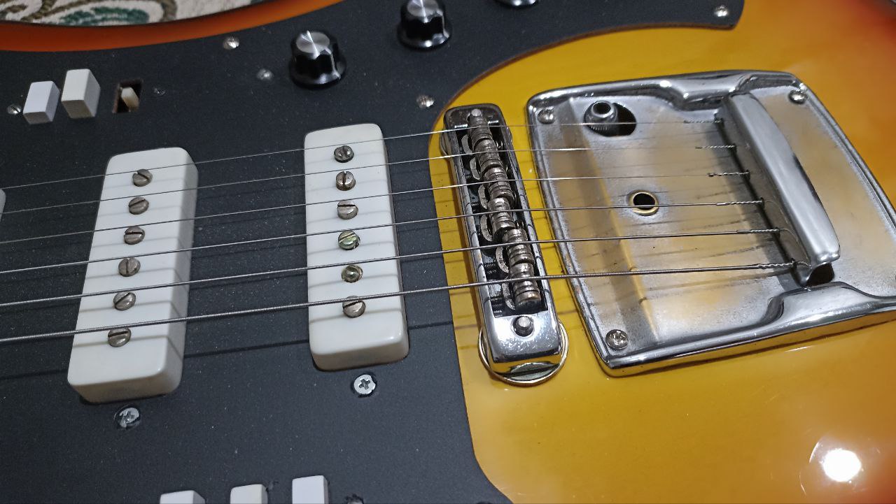 Прокачанная, играбельная, легендарная электрогитара Урал - 18