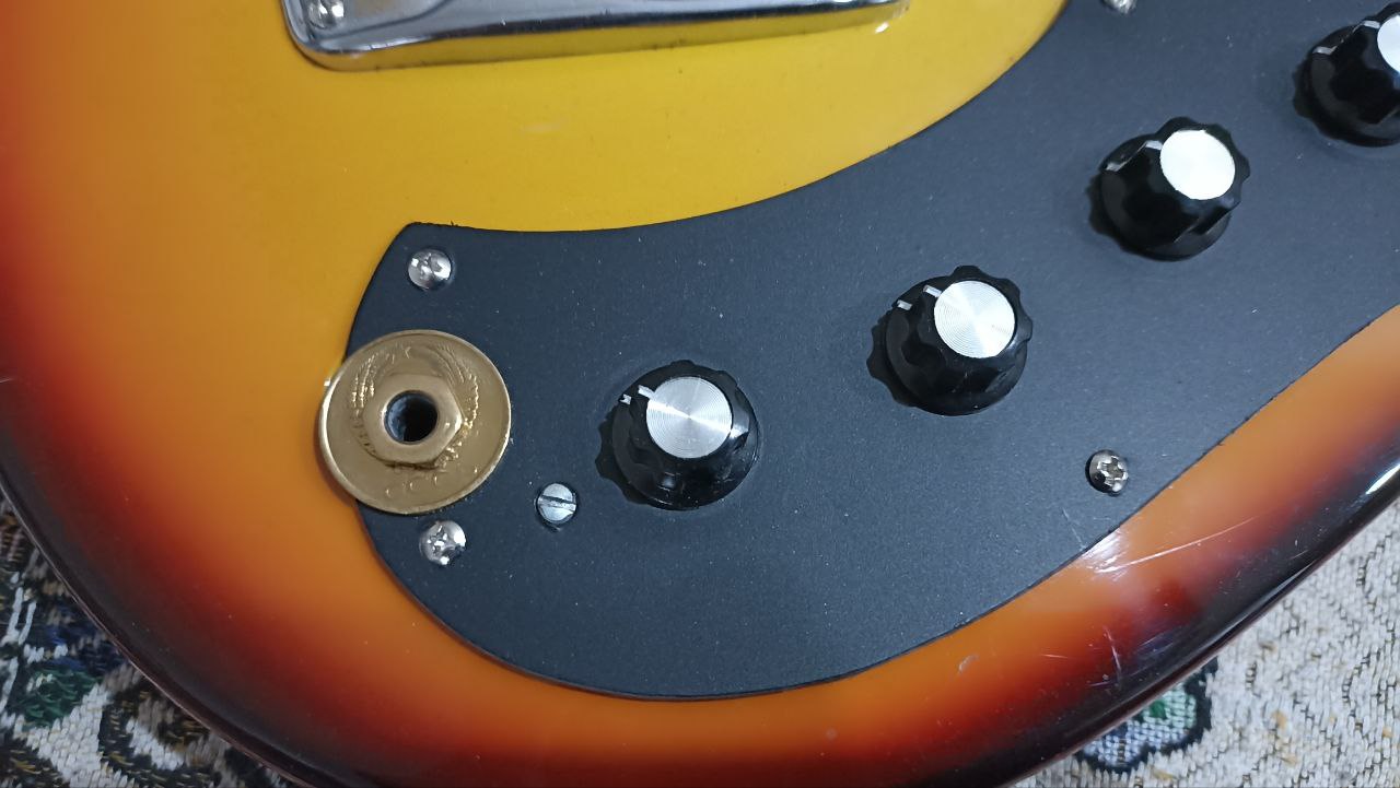 Прокачанная, играбельная, легендарная электрогитара Урал - 19