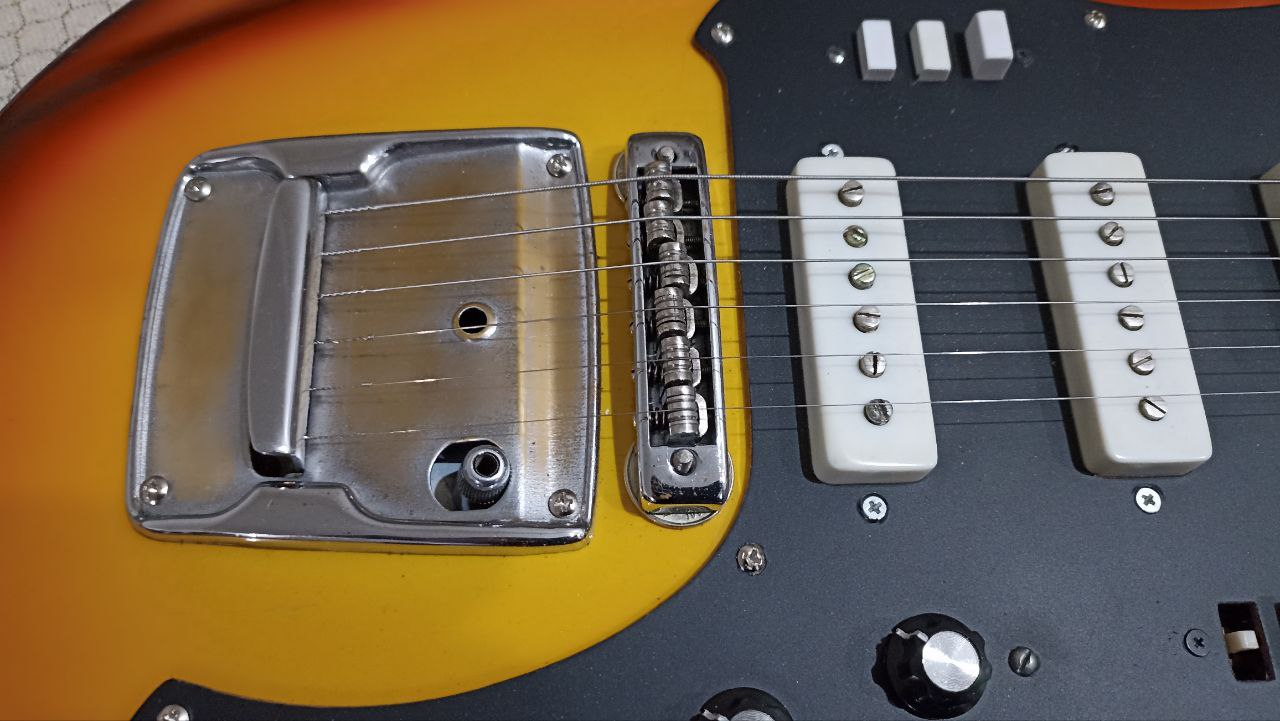 Прокачанная, играбельная, легендарная электрогитара Урал - 26