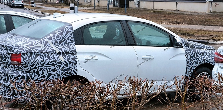 Готовые Lada Iskra в разных версиях показали вживую