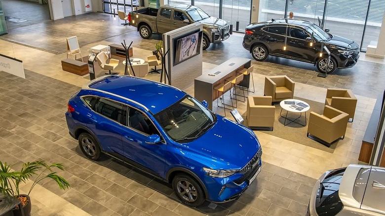 В России распродают новые машины практически &laquo;в ноль&raquo;, без наценок: дилеры пытаются избежать убытков