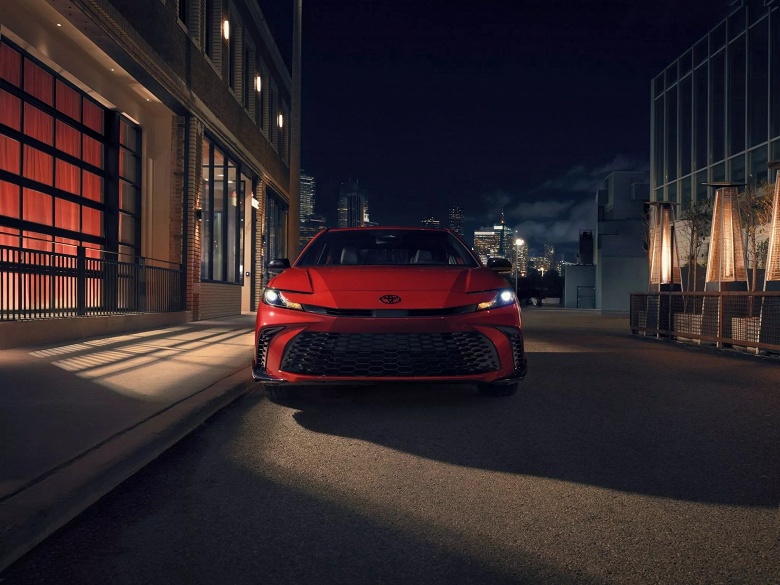 Новейшая Toyota Camry 2026 расходует всего 5 на 100 км даже с полным приводом