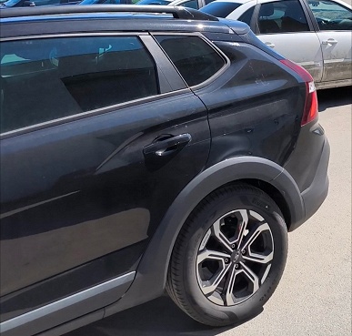 Самая практичная Lada Iskra: чёрный универсал SW впервые показали вживую со всех сторон