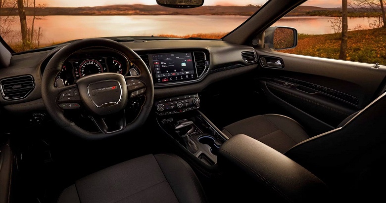 Американская мощь на российских дорогах. Дилер везет в РФ Dodge Durango SRT Hellcat 2025 &mdash; с 6,2-литровым мотором V8, полным приводом и &laquo;автоматом&raquo;