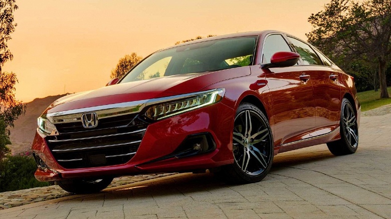 Новые Honda Accord в наличии обвалились в цене более чем на 700 000 рублей за месяц
