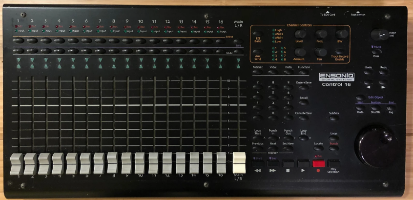 Микшерная консоль Control 16. Источник