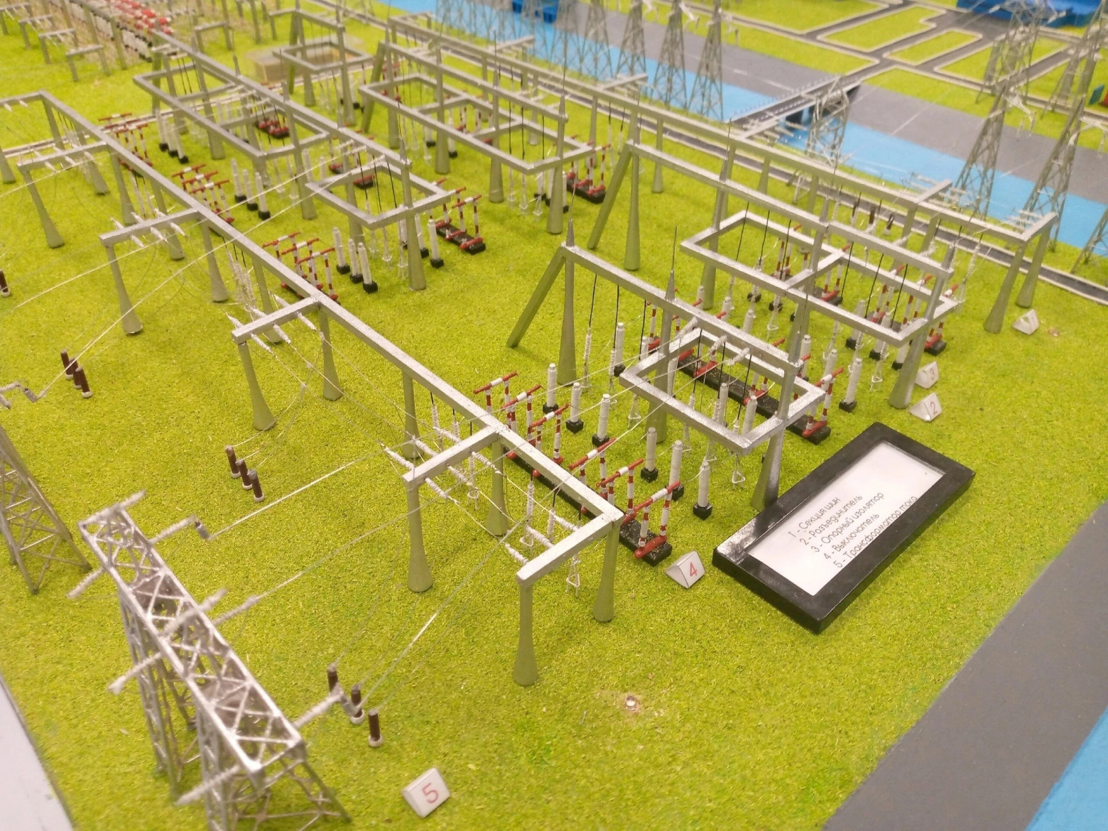 Рисунок 2. Макет той же ПС. Для понимания «что куда идёт» и «что куда следует» достаточно немого рассмотреть его и сопоставить со схемой. Макет также сделан своими силами