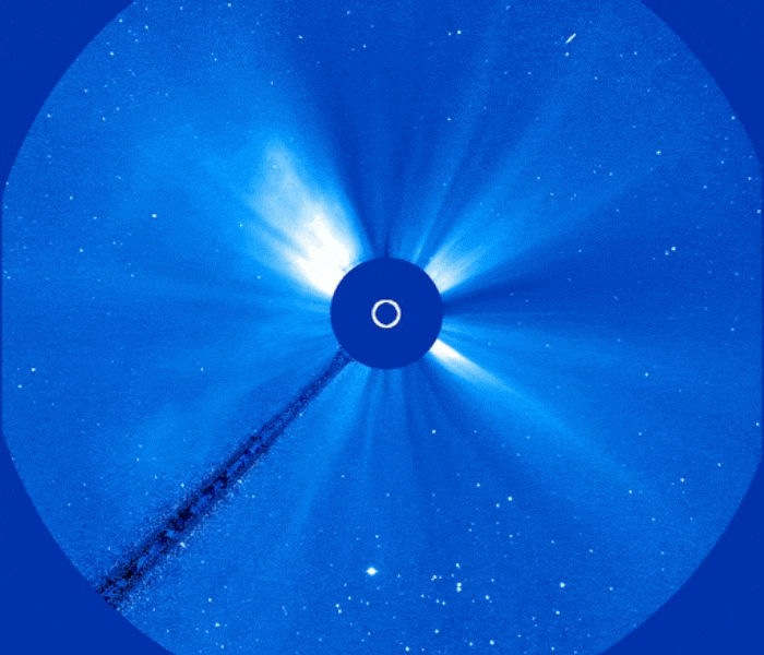 Плазма ударит в объектив телескопа уже не в переносном, а в прямом смысле, а через 40 минут ударит по Земле. Крупнейший выброс солнечной массы в 2025 году засняли на видео - 2 Плазма ударит в объектив телескопа уже не в переносном, а в прямом смысле, а через 40 минут ударит по Земле. Крупнейший выброс солнечной массы в 2025 году засняли на видео