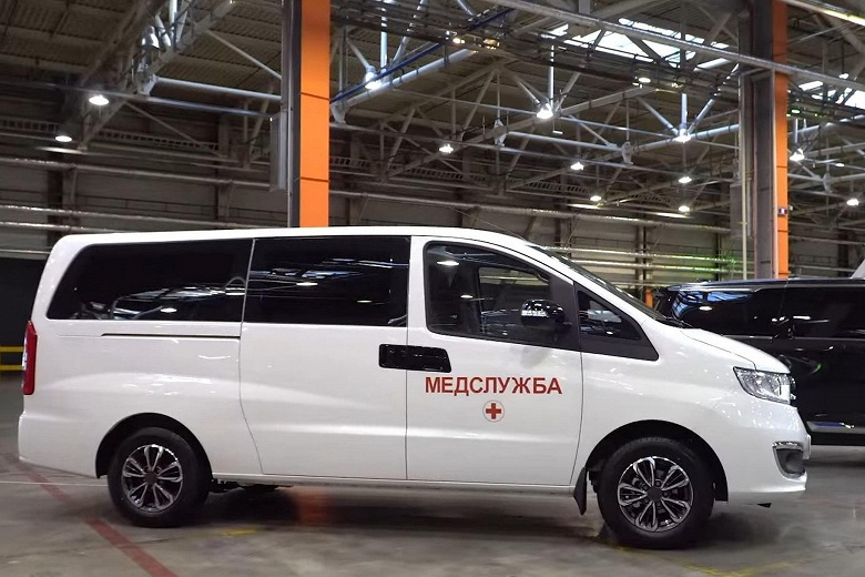 Российский конкурент Lada Largus за 2 млн рублей: представлены 7-местный минивэн и комби Sollers SF1