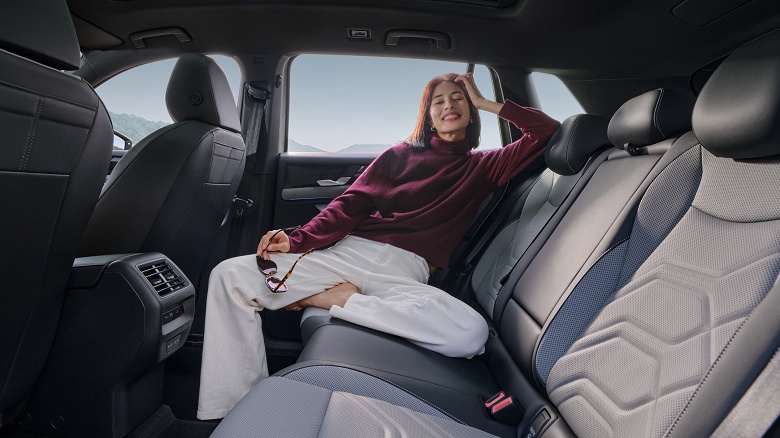 В России появился удлинённый Volkswagen Tayron L 2025 в богатой комплектации, с 220 л.с. и полным приводом: названа цена