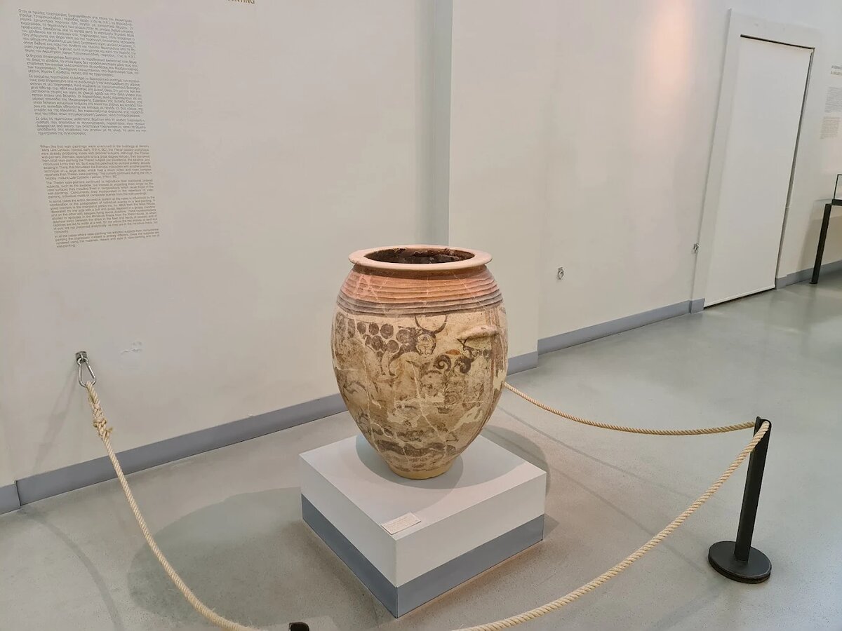 пифосы — огромные глиняные сосуды  