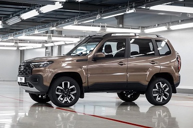 Опубликованы официальные фото Lada Azimut и новой Lada Niva Travel. Lada Azimut показали внутри и снаружи, он получит &laquo;автомат&raquo;