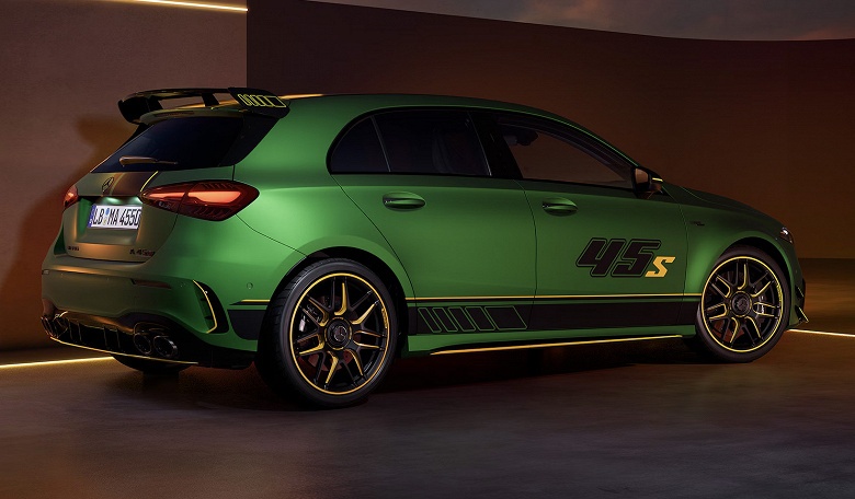 Обновлённый Mercedes-Benz A-класса от AMG доступен для заказа в России: 421 л.с., полный привод и режим дрифта за 8,5 млн рублей