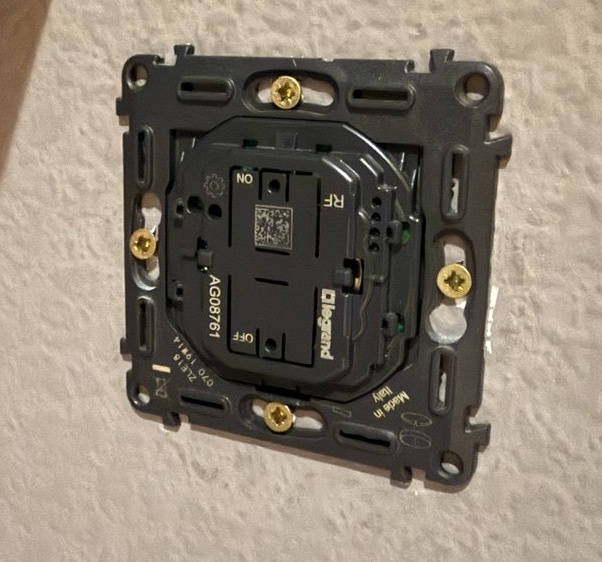 Он же со снятой декоративной панелью