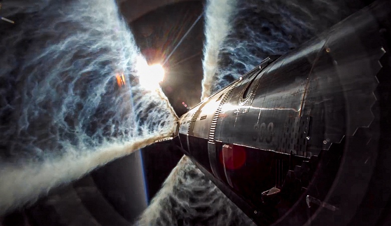 Взлёт, горячее разделение ступеней и вход в атмосферу перед приводнением. SpaceX показала зрелищные кадры ключевых фаз полёта последней ракеты Starship V2