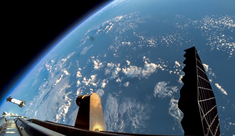 Взлёт, горячее разделение ступеней и вход в атмосферу перед приводнением. SpaceX показала зрелищные кадры ключевых фаз полёта последней ракеты Starship V2