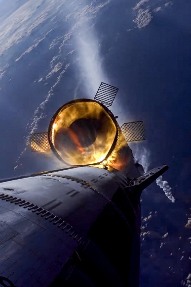 Взлёт, горячее разделение ступеней и вход в атмосферу перед приводнением. SpaceX показала зрелищные кадры ключевых фаз полёта последней ракеты Starship V2