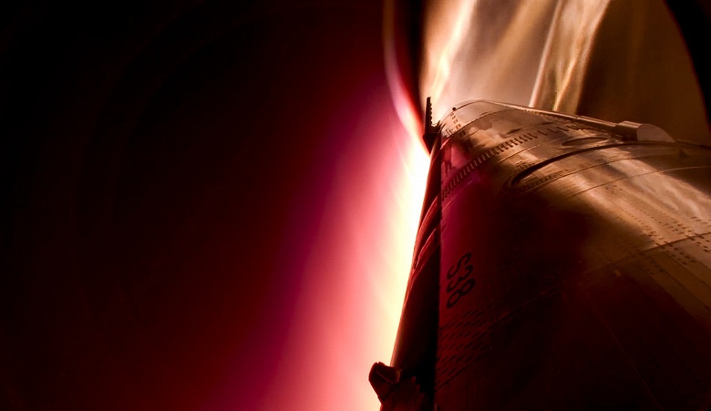 Взлёт, горячее разделение ступеней и вход в атмосферу перед приводнением. SpaceX показала зрелищные кадры ключевых фаз полёта последней ракеты Starship V2