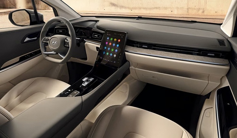 В Россию привезли партию Hyundai Custin 2025 в исполнении Luxe и с классическим &laquo;автоматом&raquo; &mdash; 4,15 млн рублей