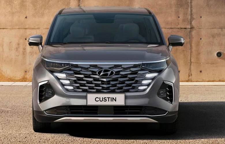 В Россию привезли партию Hyundai Custin 2025 в исполнении Luxe и с классическим &laquo;автоматом&raquo; &mdash; 4,15 млн рублей