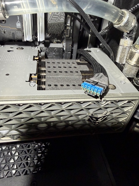 Разъём питания 12V-2x6/12VHWPR продолжает косить и карты AMD. Ещё одна Sapphire RX 9070 XT сгорела вслед за предыдущей