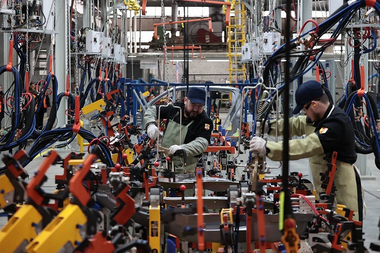 Самая масштабная модернизация УАЗа за всю историю: в 2026-2027 годах на УАЗе откроется 6 новых производств на 12 миллиардов рублей, стартует выпуск внедорожника Sollers S9