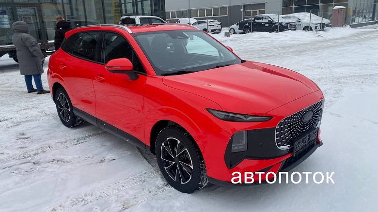 Новый бренд уже России: загадочные кроссоверы Lepas прибыли в Петербург