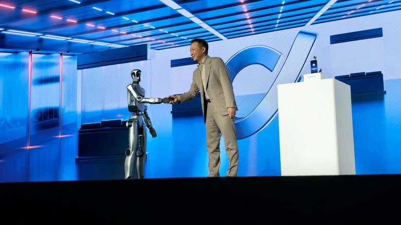 Лунная походка на шарнирах, ИИ и эмпатия с железным лицом: представлен первый человекоподобный робот Honor