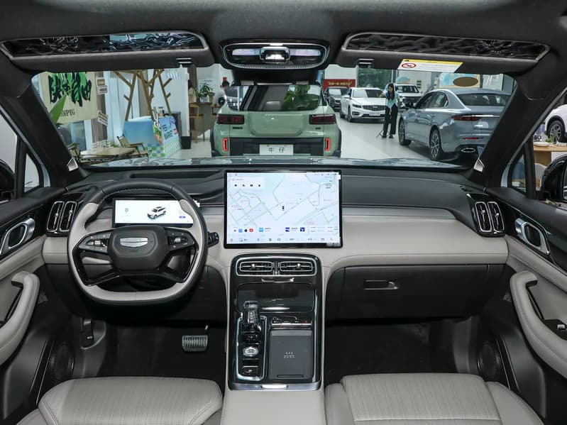 Популярный кроссовер Geely Atlas стал умнее — он получил автопилот для трассы и города - 3