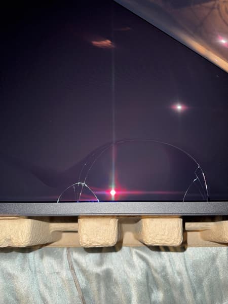 Дорогущий OLED-монитор Asus за 1300 долларов приезжает к покупателям уже разбитым - 1