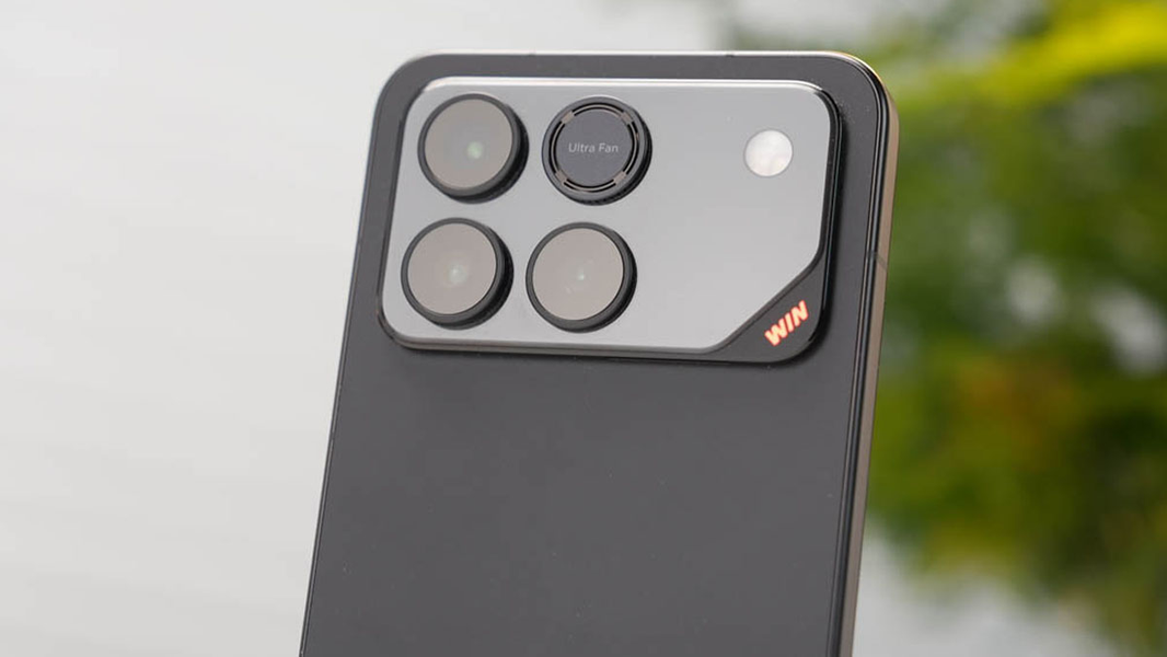 Аккумулятор 10 000 мАч, новый экран 2K 185 Гц и Snapdragon 8 Elite Gen 6. Инсайдер рассекретил смартфон Honor Win 2 - 1