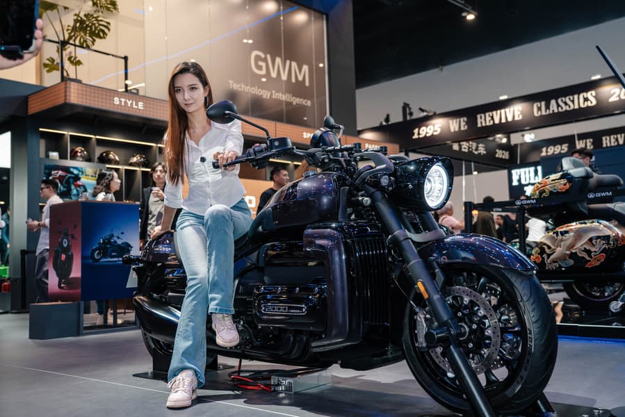 Первый в мире мотоцикл с горизонтально-оппозитным 8-цилиндровым мотором приедет в Россию. В оснащении Great Wall Souo S2000 — 12-дюймовая цифровая «приборка» - 3