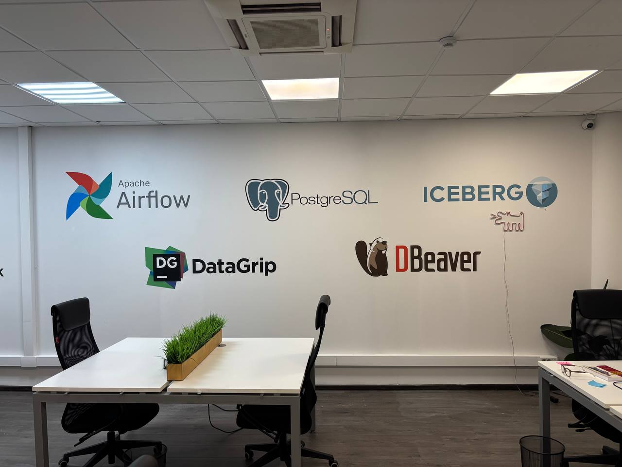 ΔE   3: Как баг с колеровкой чуть не обрушил прод, и почему офис — это API вашей корпоративной культуры - 3