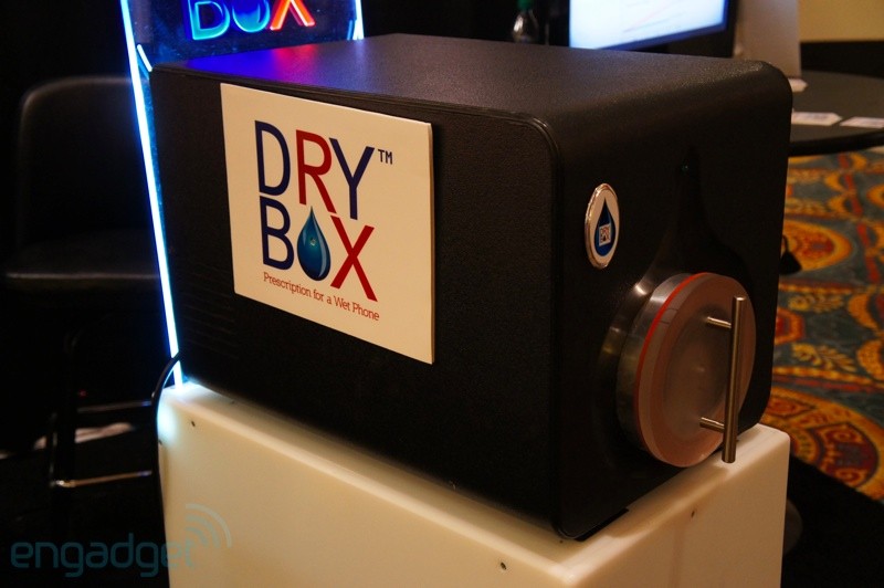 DryBox: спасательная станция для «утонувших» телефонов