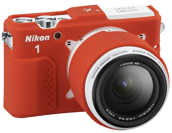 Камера Nikon 1 AW1 сохраняет работоспособность при погружениях на глубину до 15 м