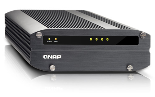 Сетевое хранилище QNAP IS-400 Pro рассчитано на четыре накопителя типоразмера 2,5 дюйма