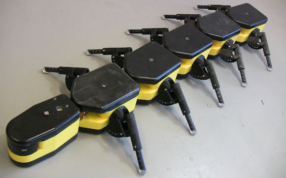 Salamandra Robotica II — робот амфибия, который плавает в воде и ползает по земле
