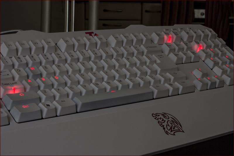 Tt eSPORTS Meka G Unit White – белый рыцарь с механическим сердцем