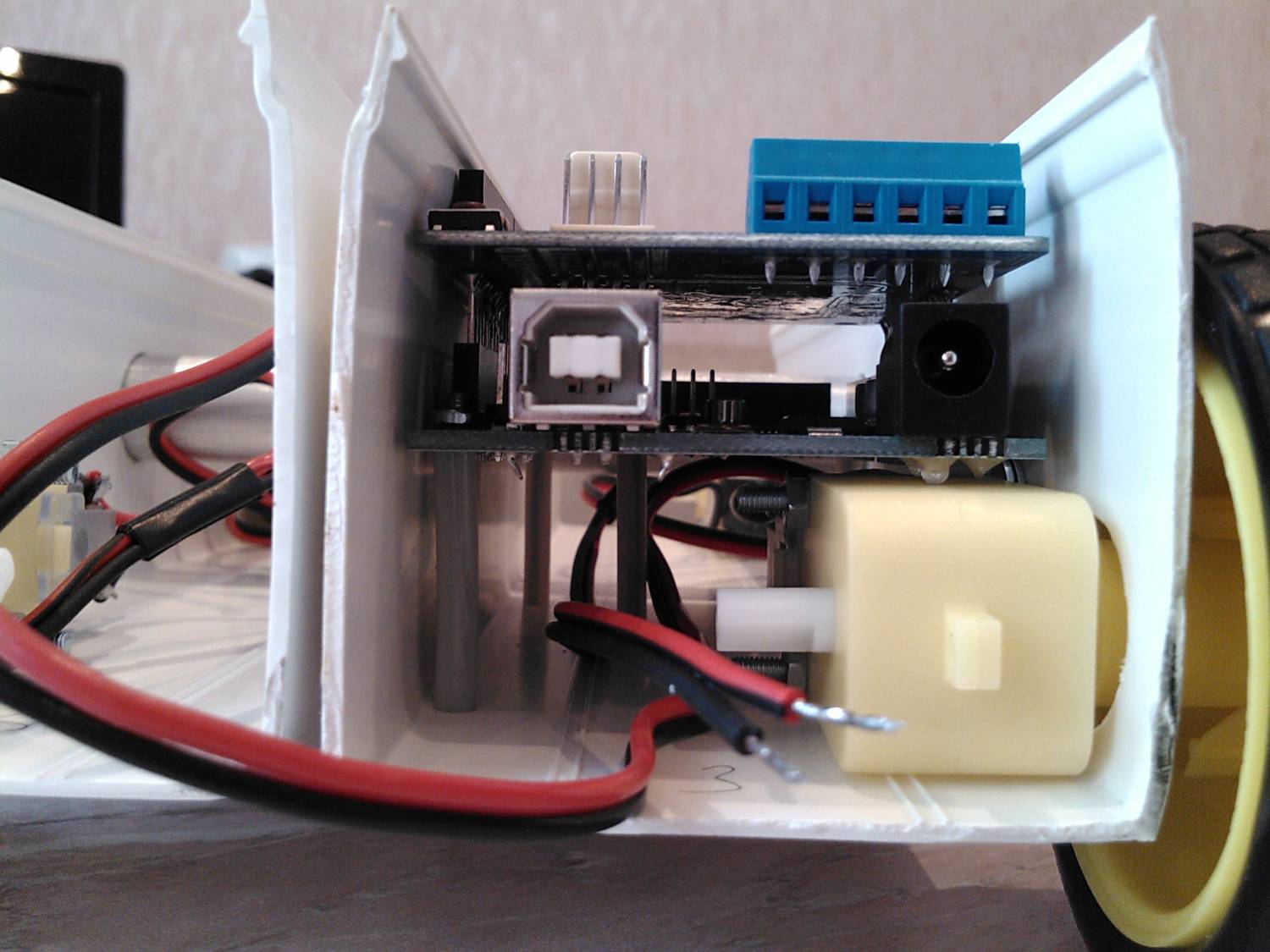 WheelXBot — не стандартная машина управляемая ТВ пультом image