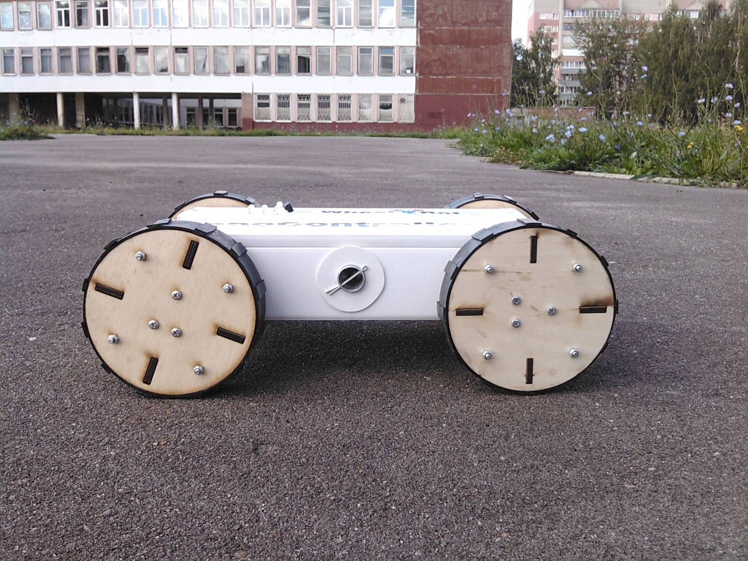 WheelXBot — не стандартная машина управляемая ТВ пультом image