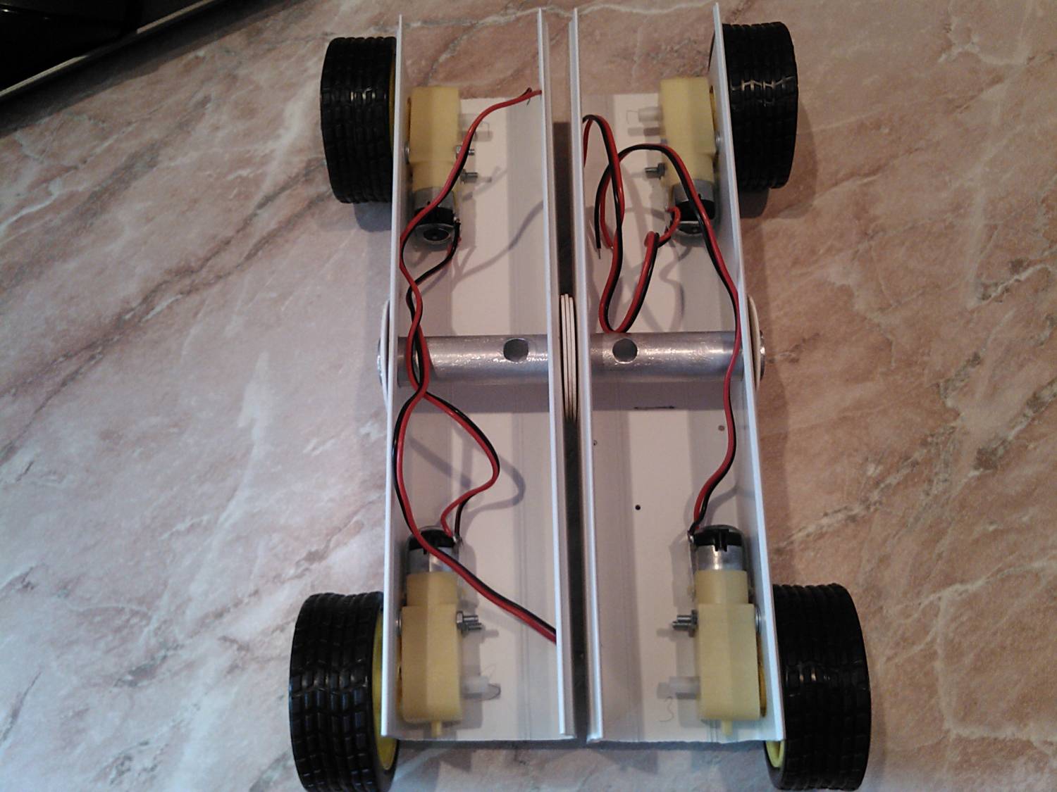 WheelXBot — не стандартная машина управляемая ТВ пультом image