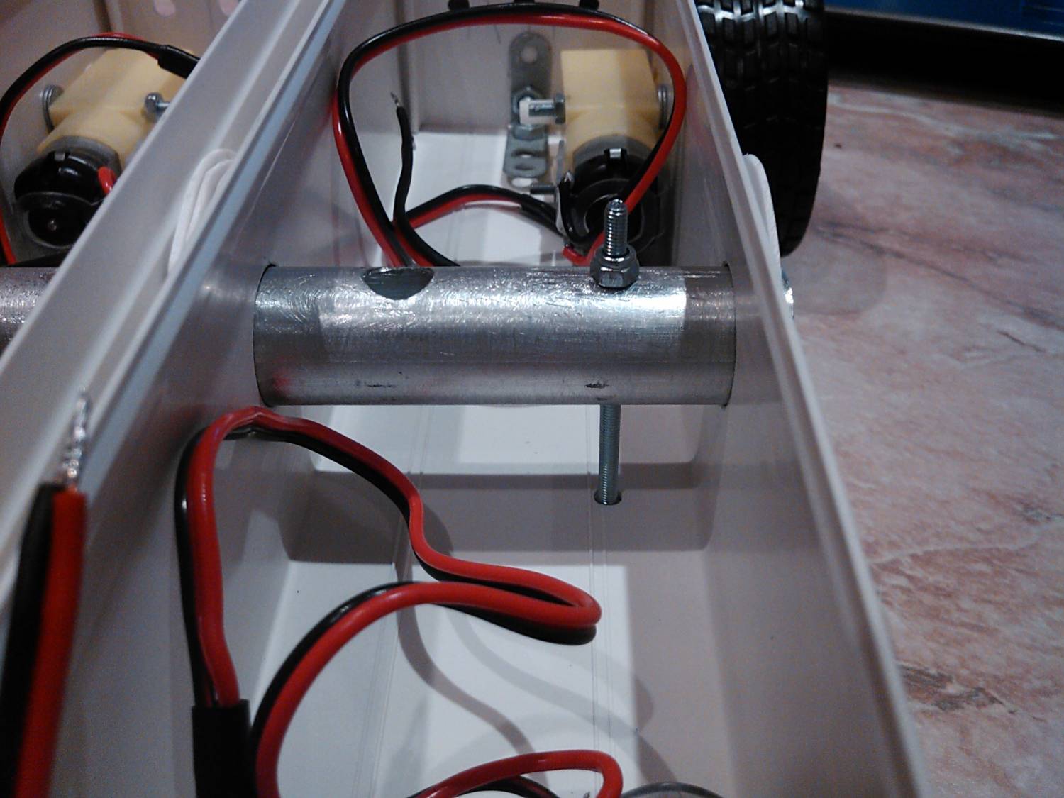 WheelXBot — не стандартная машина управляемая ТВ пультом image