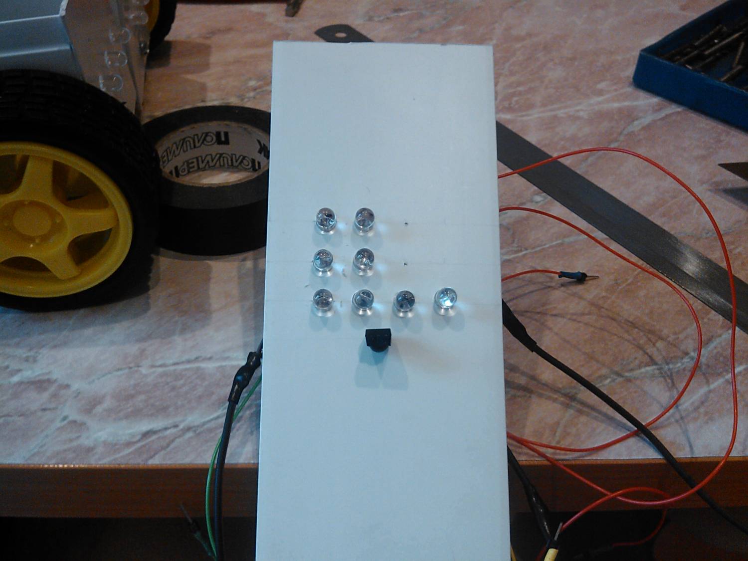 WheelXBot — не стандартная машина управляемая ТВ пультом image