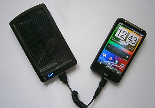 процесс подзарядки смартфона с  BP-SC4000