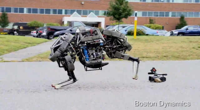 Четырёхногий робот WildCat на автономном двигателе бегает галопом