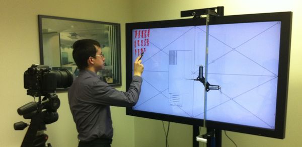 Какие сенсорные технологии используются на больших экранах?