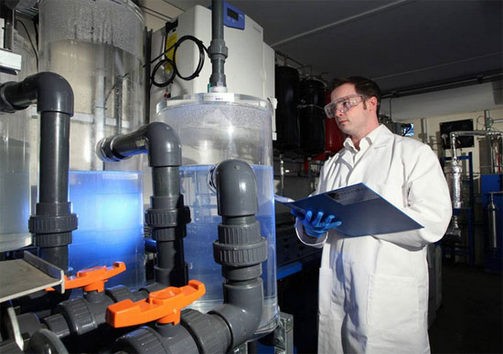 Компания Air Fuel Synthesis создала прототип системы для получения бензина из влажного воздуха