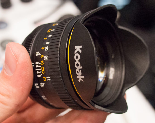 Объективы под маркой Kodak для камер системы Micro Four Thirds выпускает компания Sakar