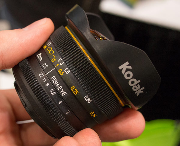 Объективы под маркой Kodak для камер системы Micro Four Thirds выпускает компания Sakar