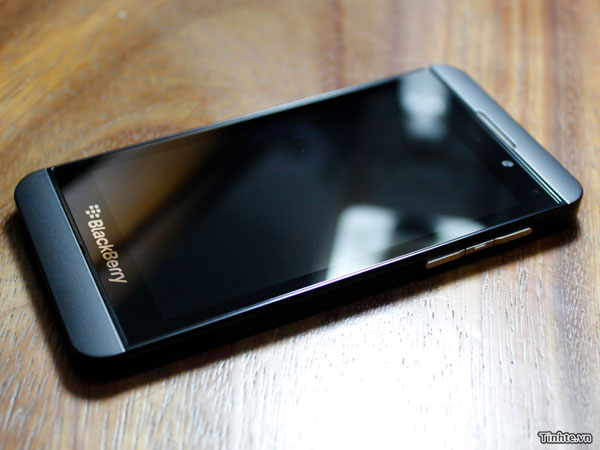 Плотность пикселей дисплея BlackBerry Z10 составит 356 на дюйм